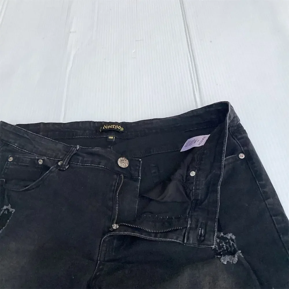 Diverso Women's Plus Size 18W Distressed Black Capri‎ Jeans
